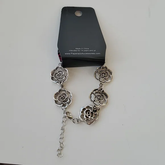 Boutique Paparazzi Floral Silver Tone Adjustable Bracelet - Picture 4 of 5